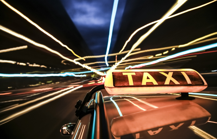 taxi w obrębie wstęg świateł